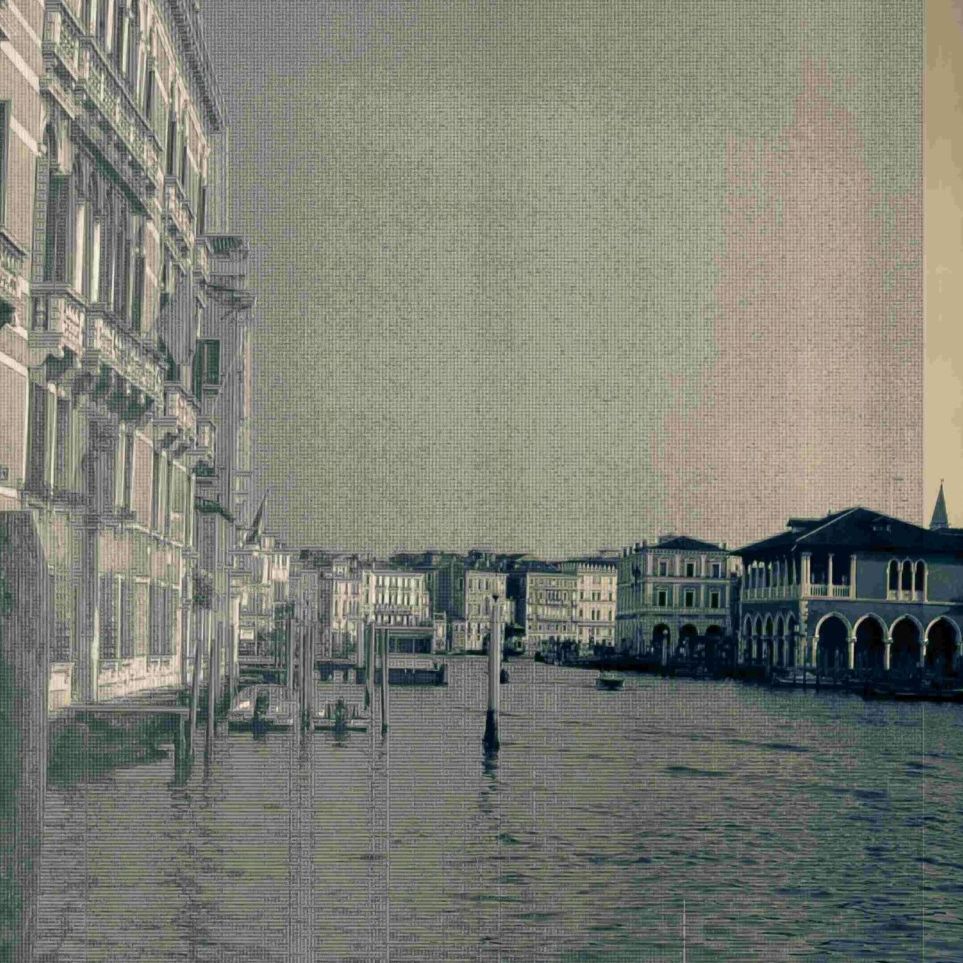 Une lumière, une ligne, un silence.