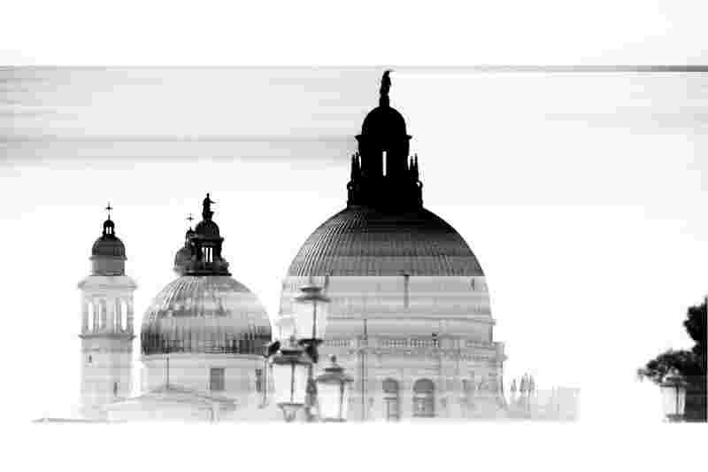 L'Intemporel en Noir et Blanc